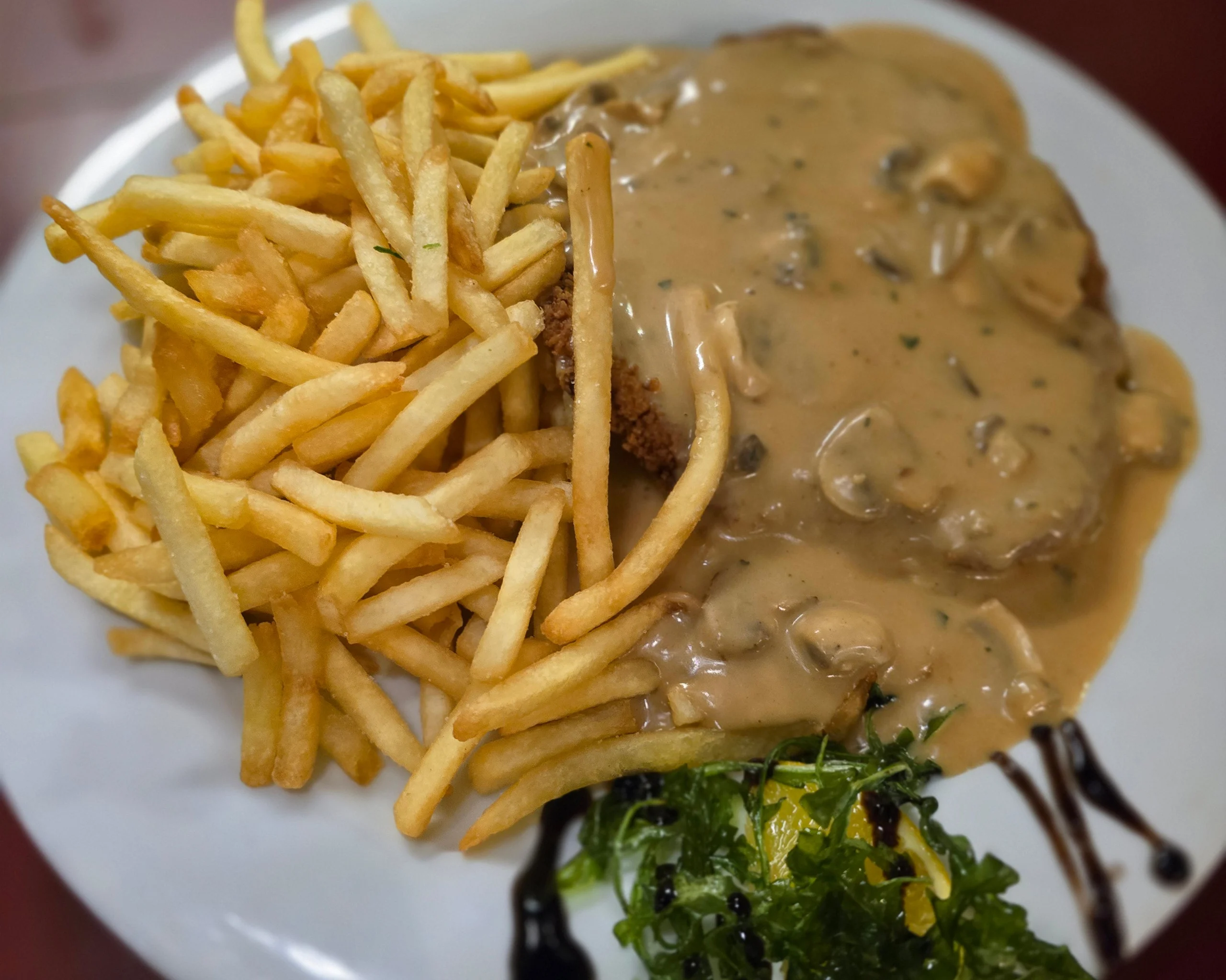 Serviertes Gourmetgericht auf Teller